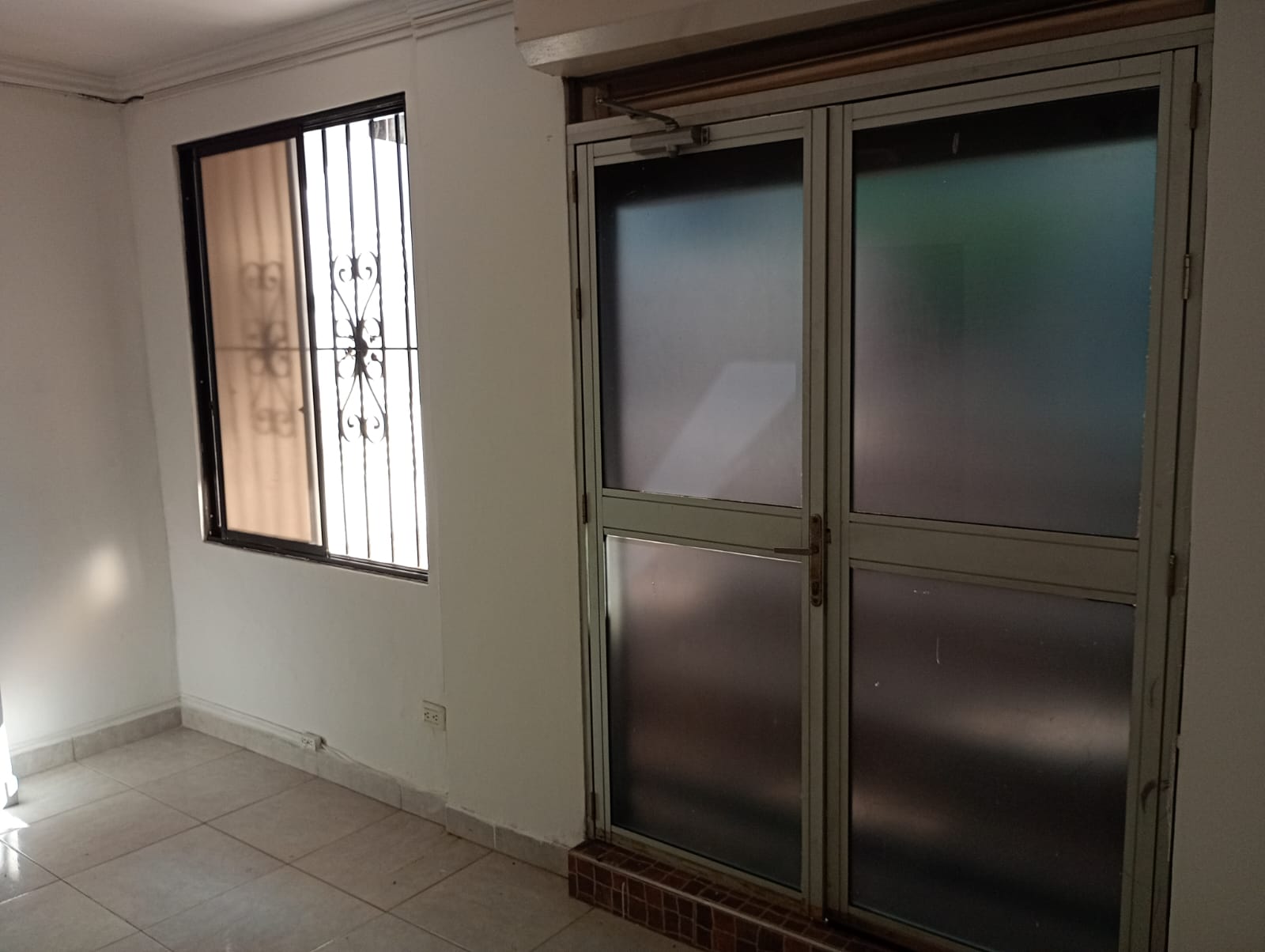 Oficina en Barrio Diamante II