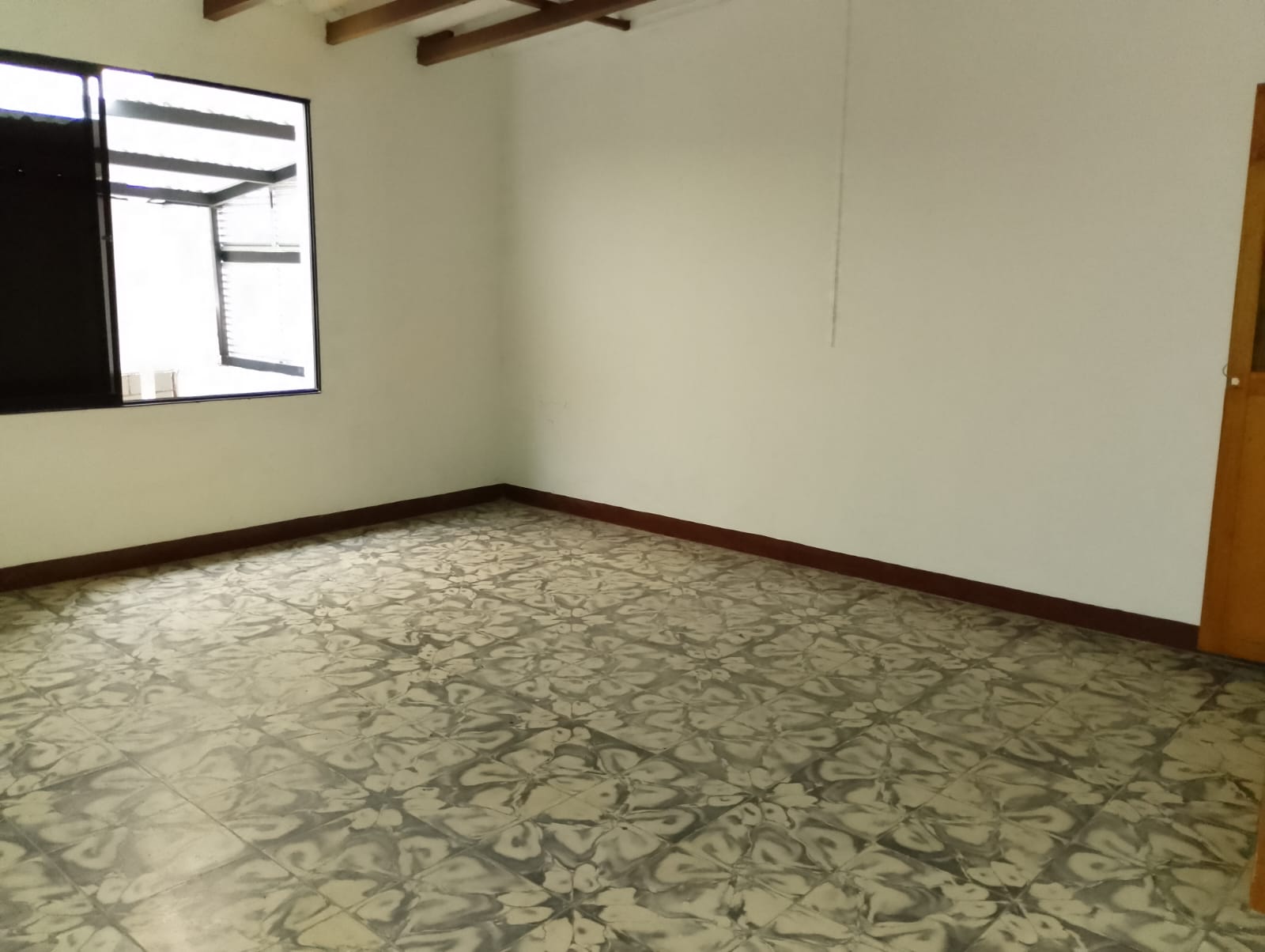 casa comercial en el Barrio Niquia