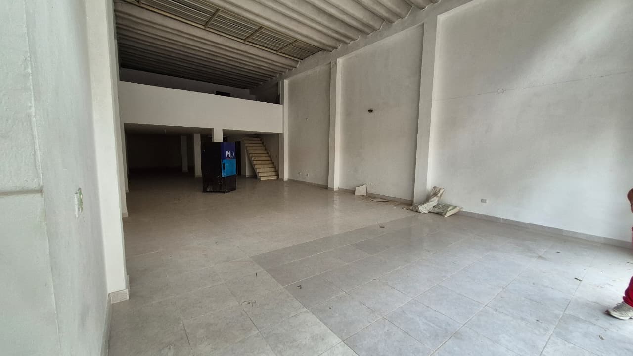 Local o Bodega de 2 niveles en el Centro