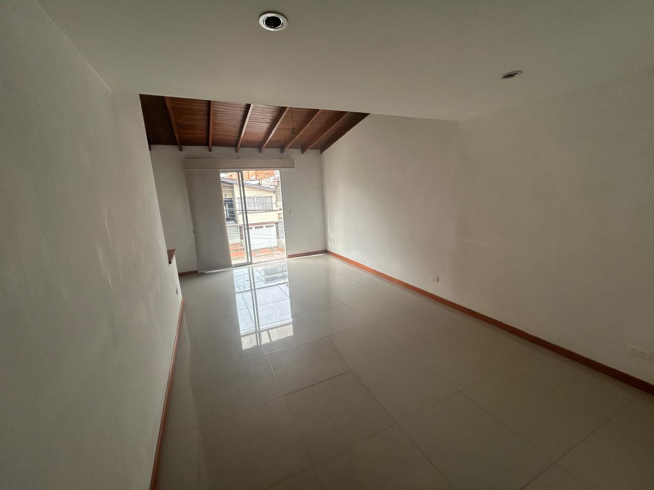 APARTAMENTO DUPLEX EN LAURELES ESTADIO